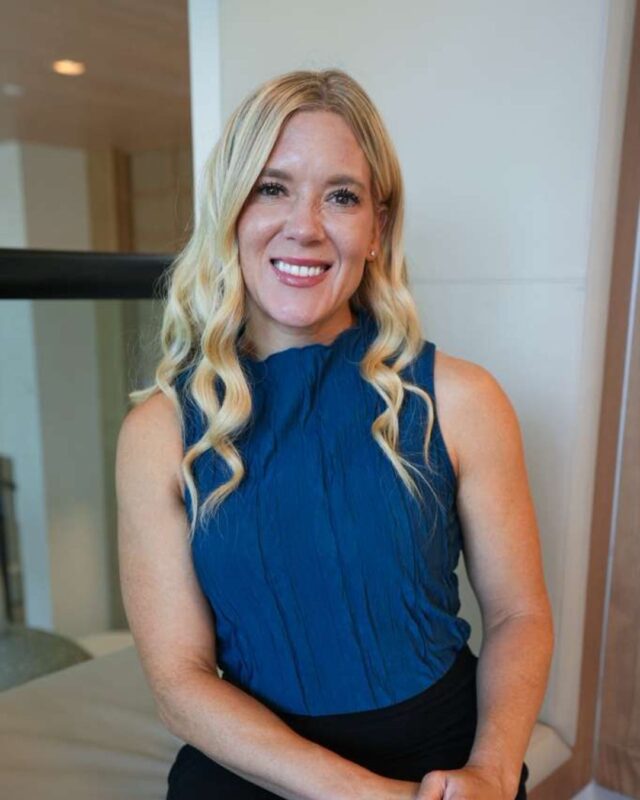 Amber — Seated